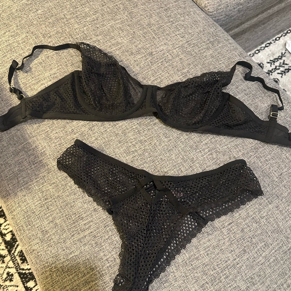 Victoria's Secret LOT 36D/36DD/ Large